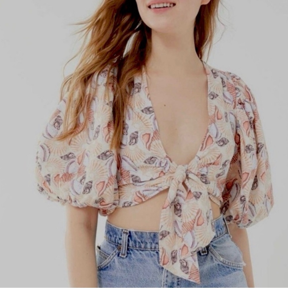2/$20 Urban Outfitters Devon Seashell Crop